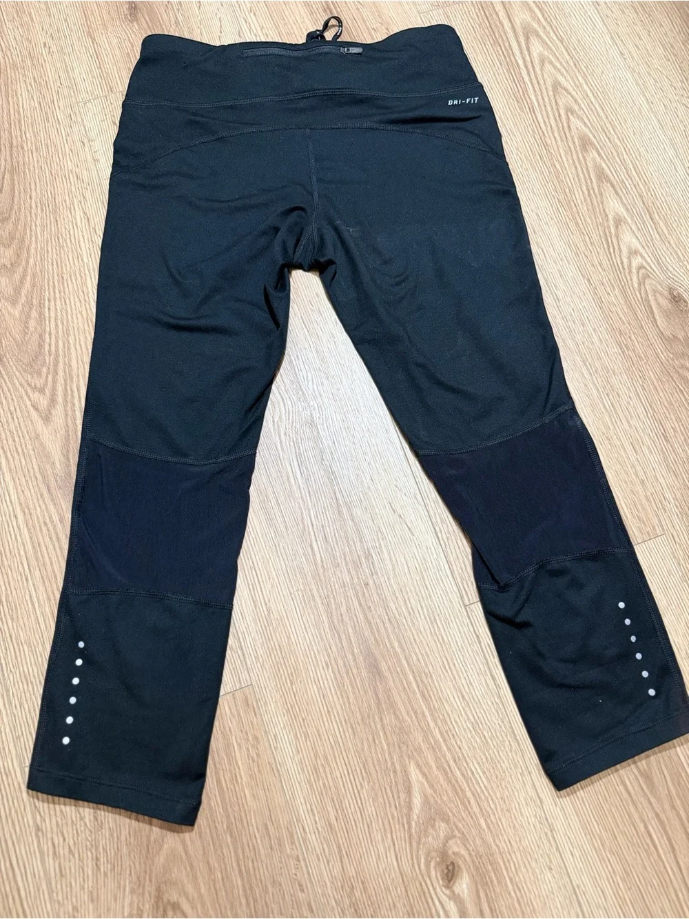 Nike Black Women's Athletic Capris with Swoosh